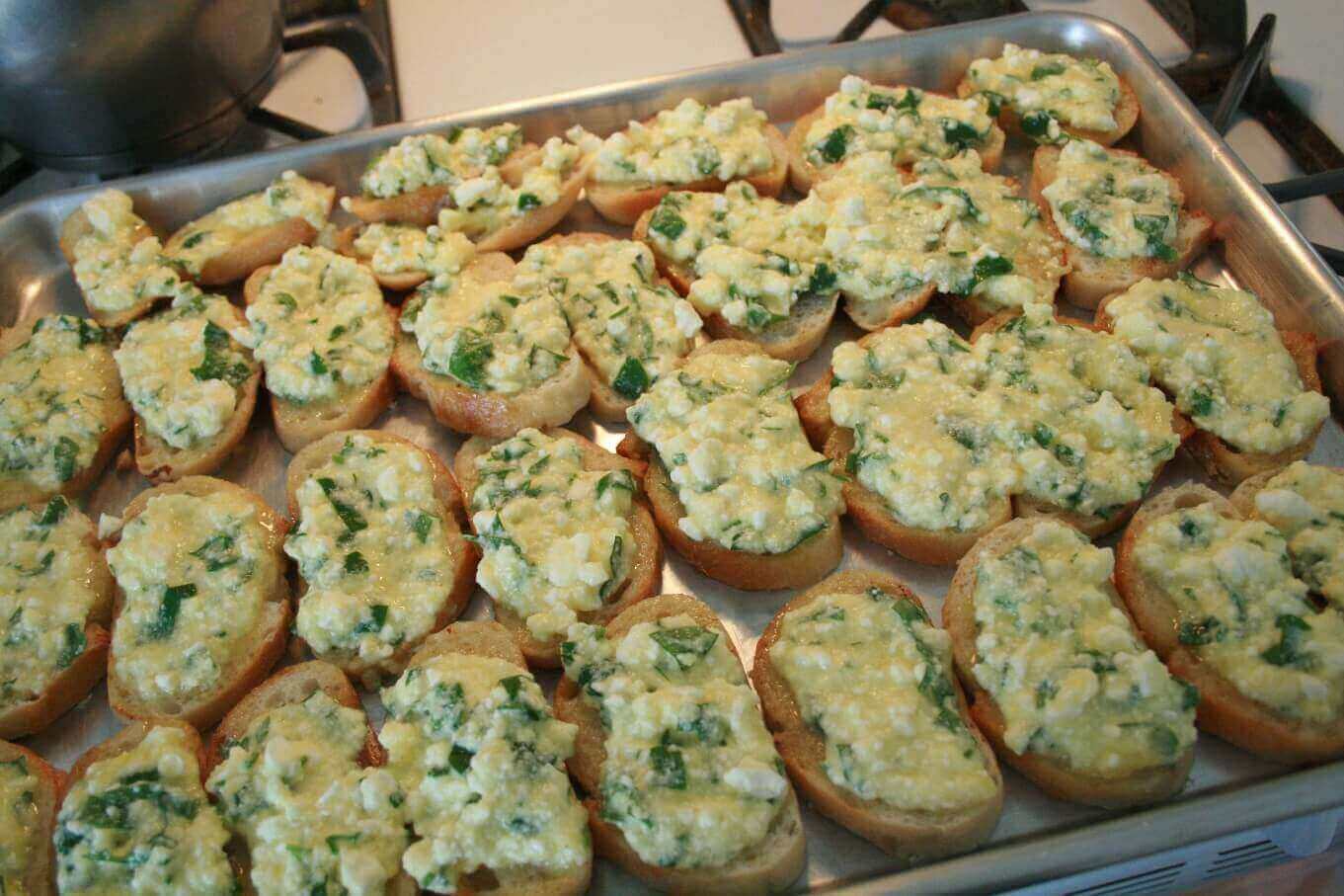 Brotscheiben mit Käse und Ei - Peynirli Yumurtalı Dilim Ekmek