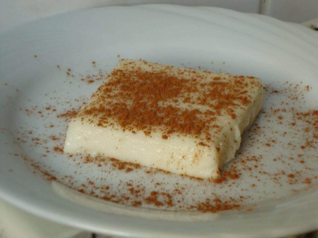 Hähnchenbrust-Milchdessert - Yalancı Tavuk Göğsü