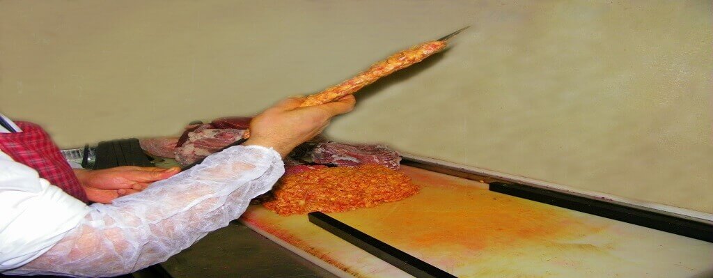 Urfa Kebab - auf Spieß formen