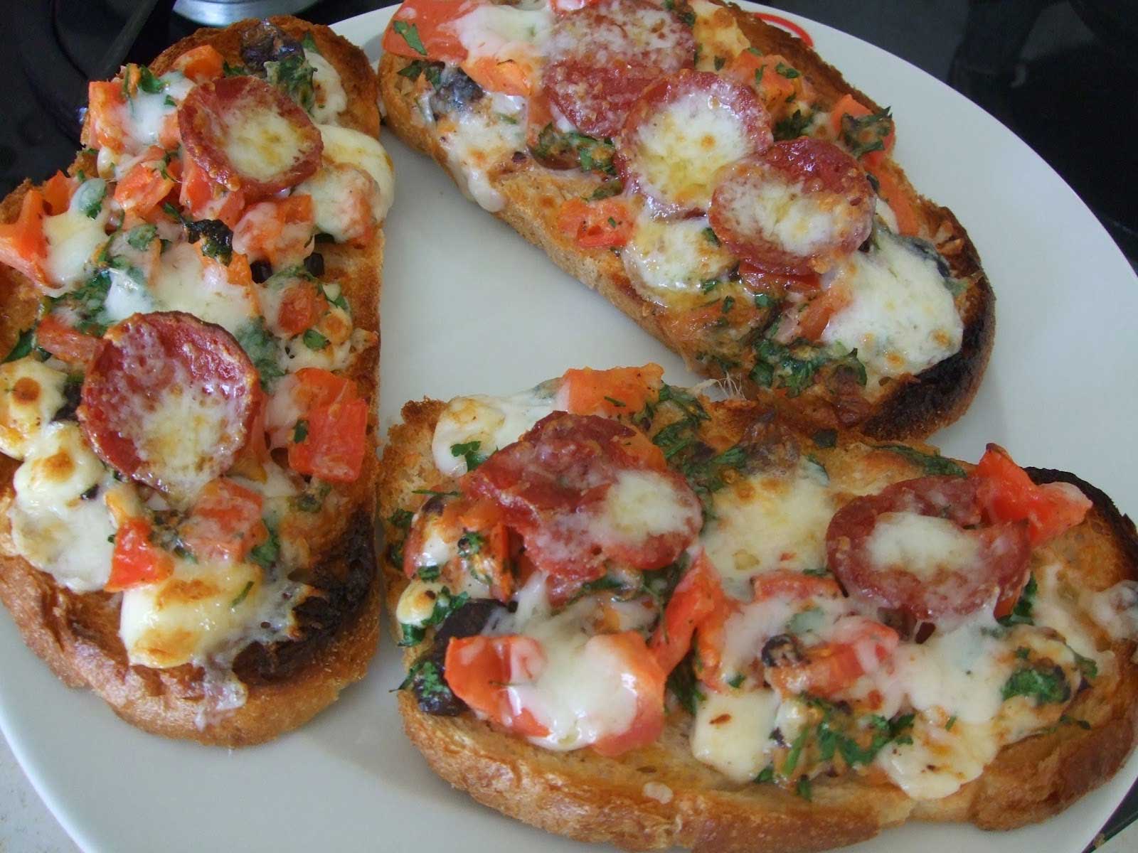 Pizzabrötchen - Pizza Ekmek