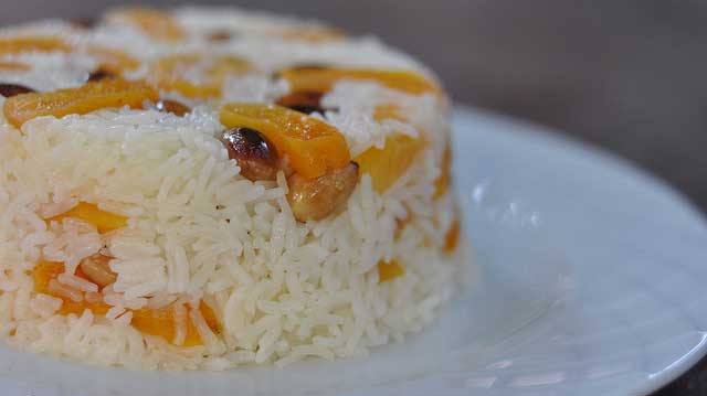 Reis mit Aprikosen und Mandeln - Kayısılı Bademli Pilav