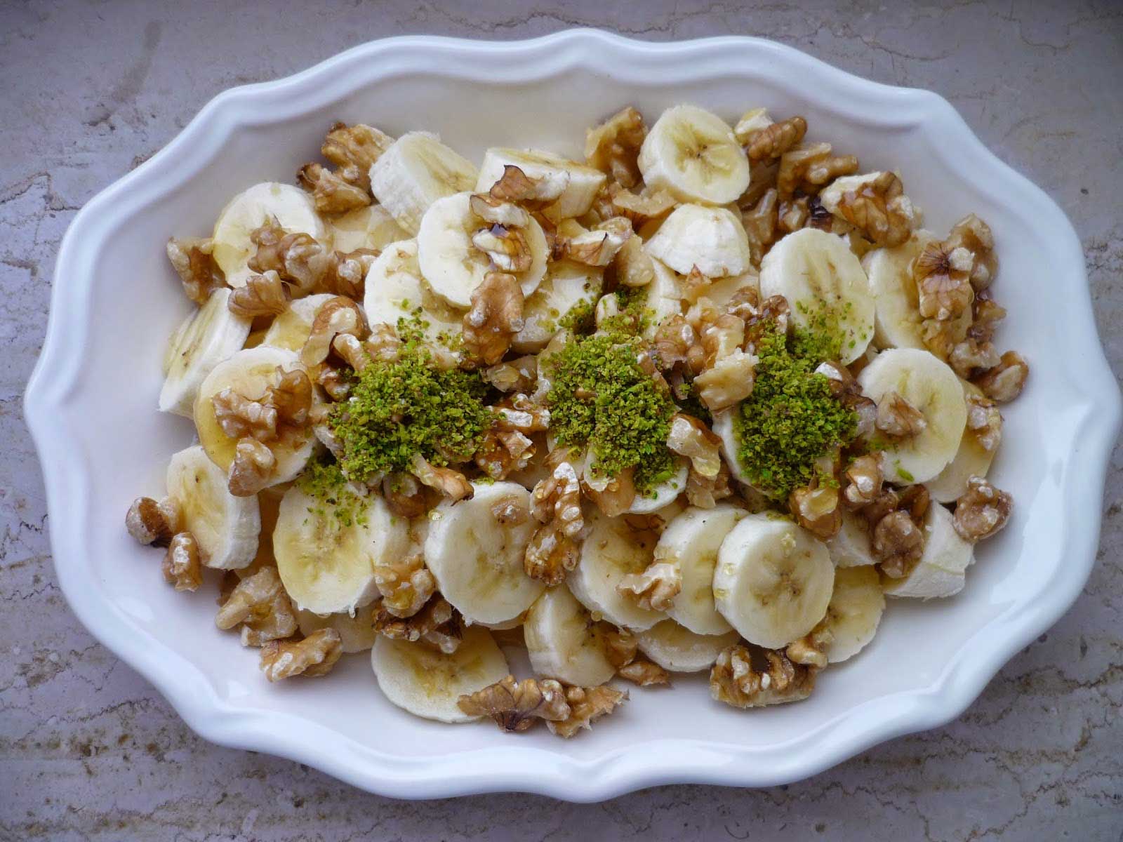 Dessert mit Honig, Walnüssen und Bananen - Ballı Cevizli Muz Tatlısı