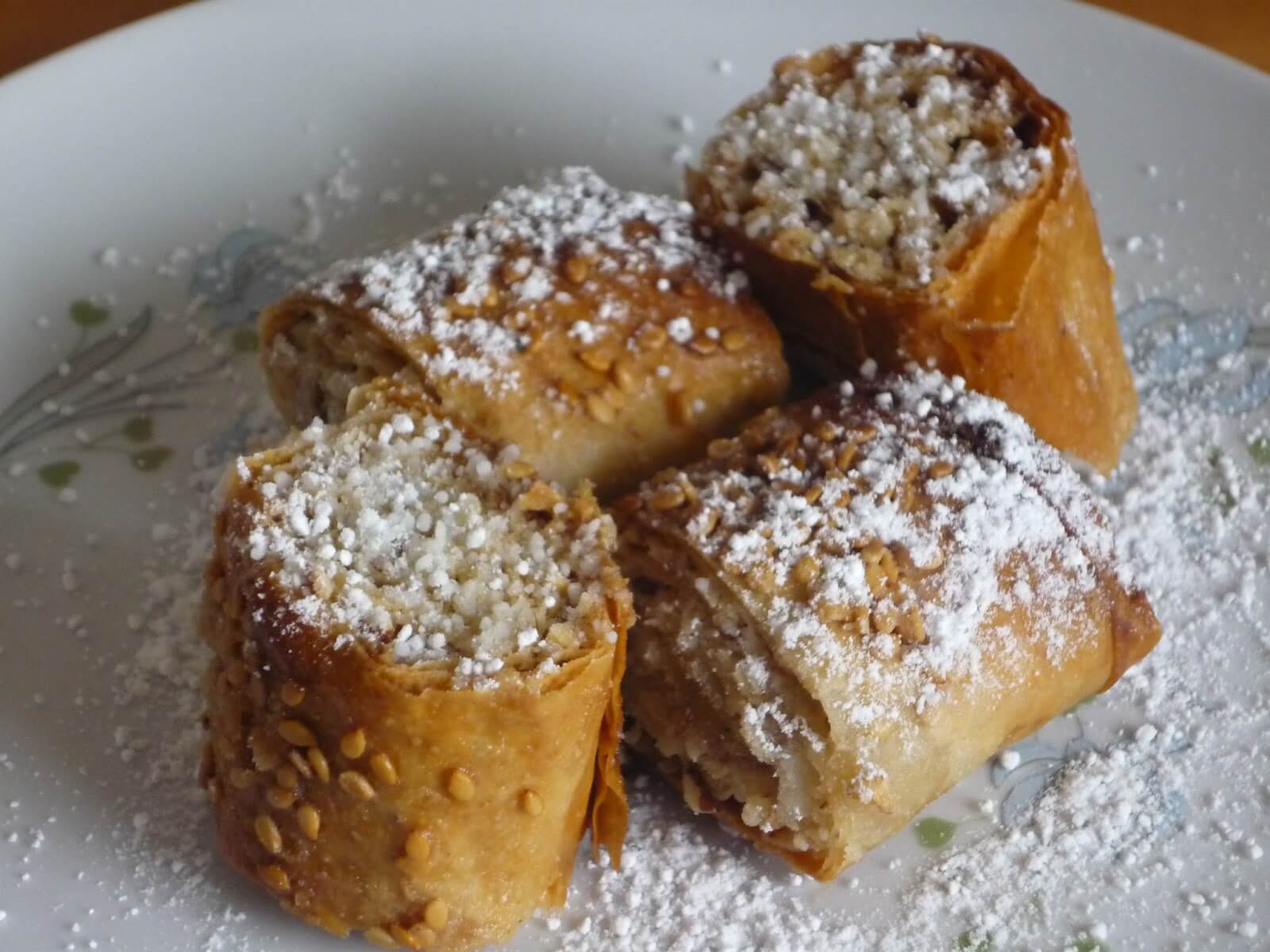 Knusprige Roll-Plätzchen mit Sesampaste - Tahinli Çıtır Rulo Kurabiye