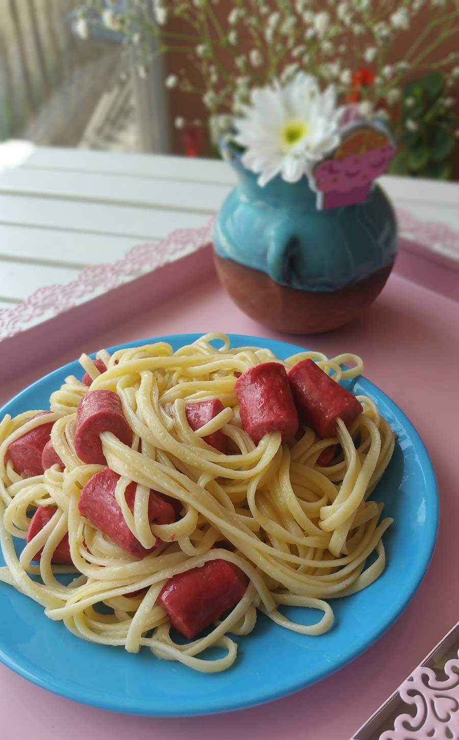 Spaghetti mit Würstchen - Sosisli Makarna