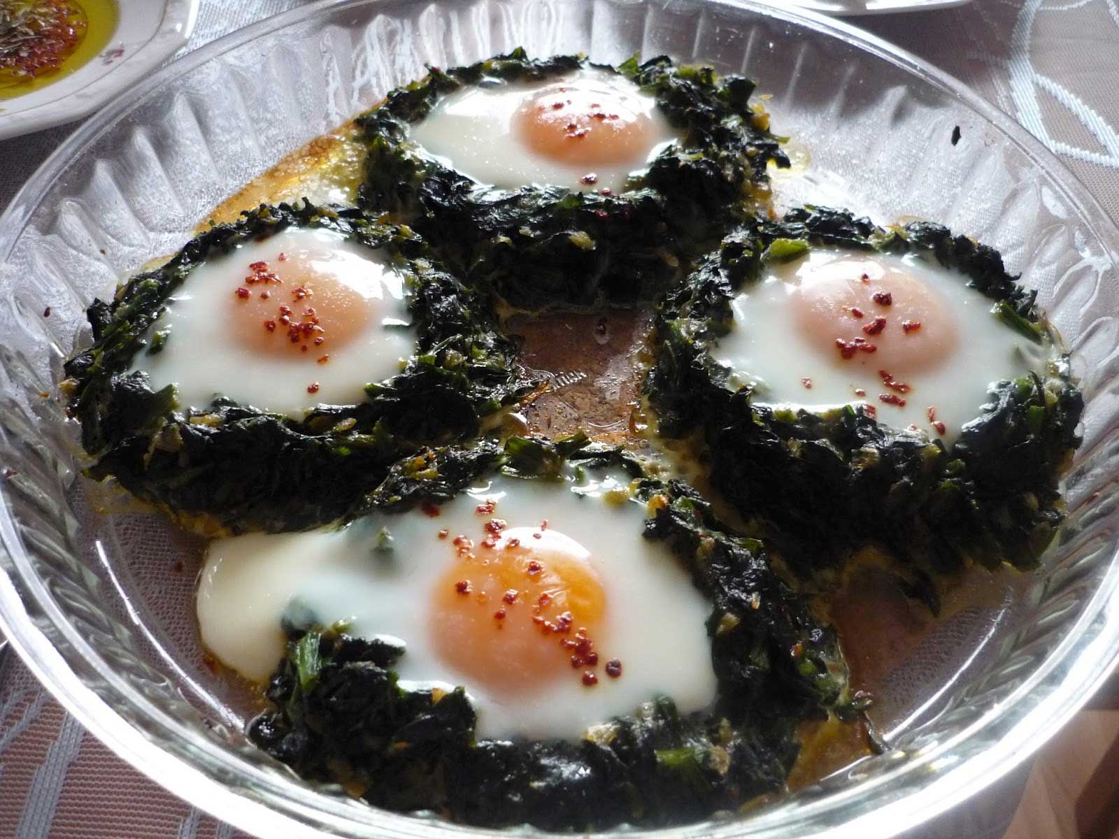 Spinat mit Ei im Ofen - Fırında Ispanaklı Yumurta