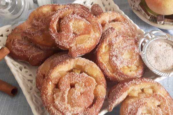 Gebratener Roll-Kuchen mit Apfelfüllung - Elmalı Rulo Kızartması