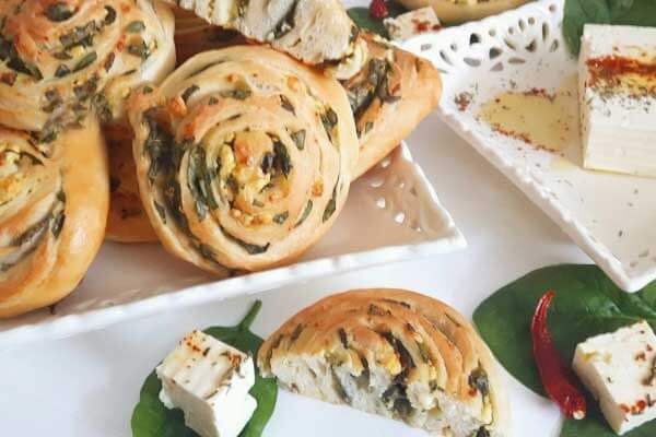 Roll-Börek mit Spinat - Ispanaklı Rulo Börek