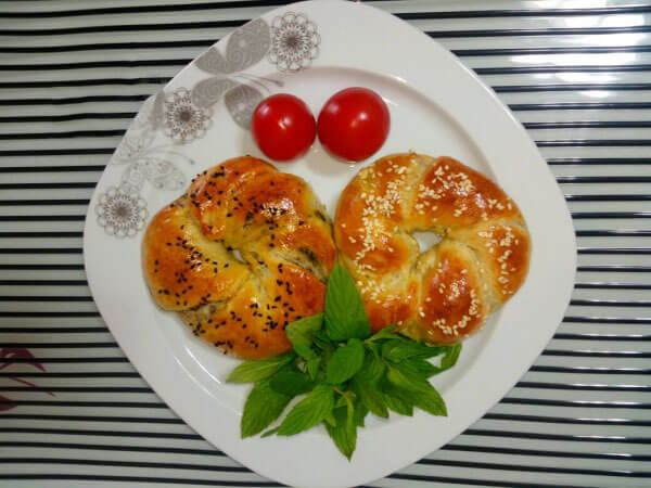 Brötchen mit Oliven und Käse - Zeytinli Peynirli Açma