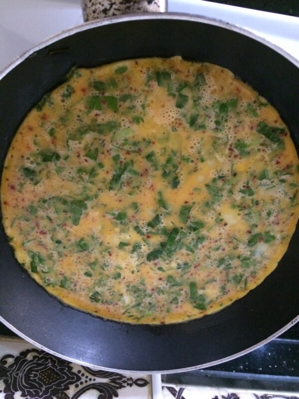 Omelett mit Sesam und Schwarzkümmel