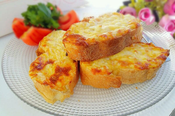 Brotscheiben mit Käse - Peynirli Ekmek Dilimi