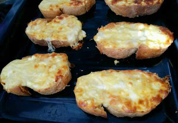 Brotscheiben mit Käse - Peynirli Ekmek Dilimi