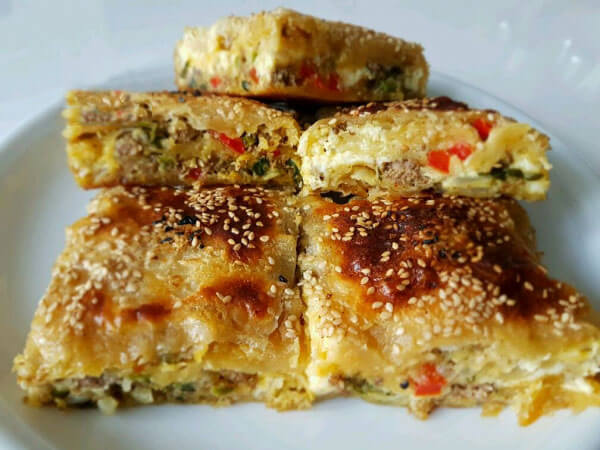 Börek mit Hackfleisch und Ei - Kıymalı Yumurtalı Börek