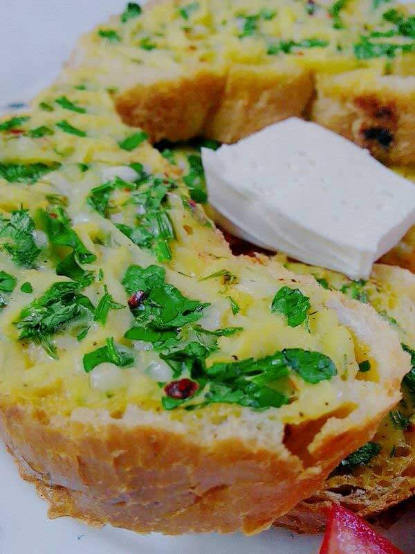 Brot mit Ei aus dem Ofen - Fırında Yumurtalı Ekmek