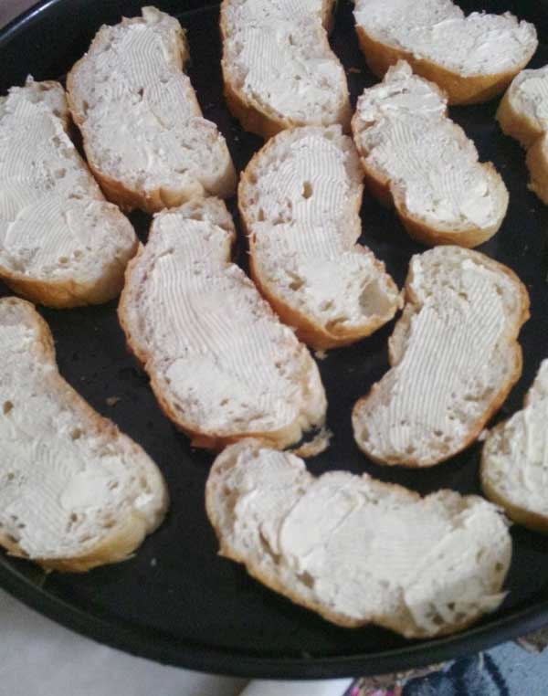 Brot mit Ei aus dem Ofen - Fırında Yumurtalı Ekmek