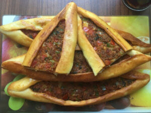 Fladen mit Hackfleisch – Pratik Kıymalı Pide
