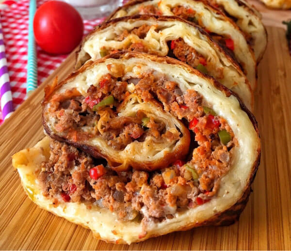 Roll-Börek mit Hackfleisch - Kıymalı Rulo Börek