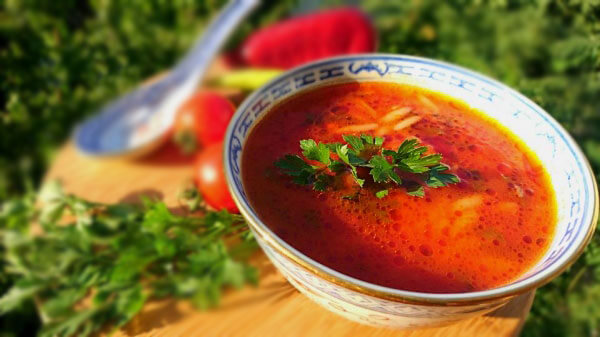 Tomatensuppe mit Nudelreis - Şehriyeli Domates Çorbası