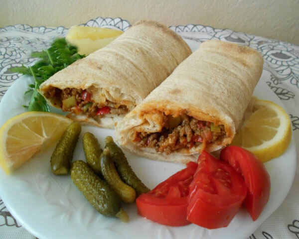 Wrap mit Kartoffel und Hackfleisch - Patatesli Kıymalı Dürüm