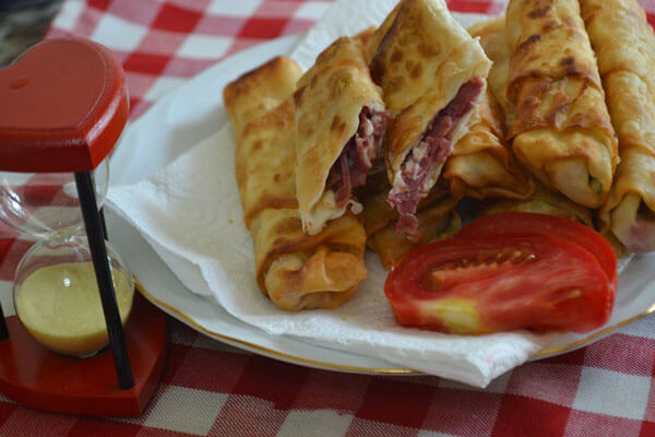 Börek mit Pastırma - Pastırmalı Paçanga Böreği