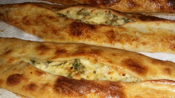 Fladen mit Käse - Peynirli Pide