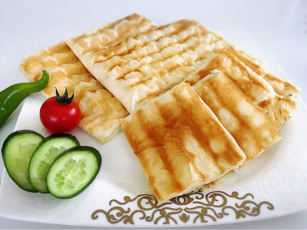 Knuspriger Pfannkuchen mit Käse - Peynirli Çıtır Gözleme