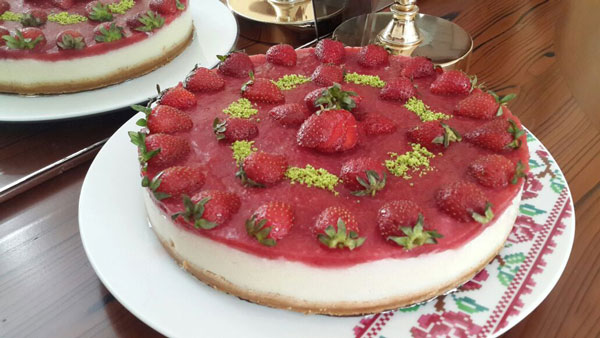 Cheesecake mit Erdbeeren - Çilekli Cheesecake