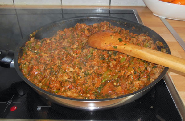 Fladen mit Fleisch - Kuşbaşılı Pide - Türkische Rezepte