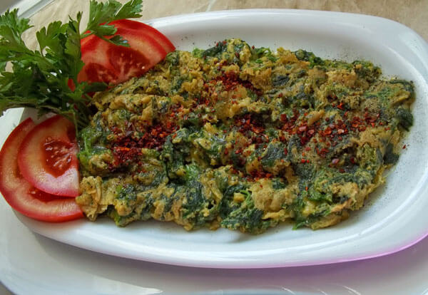 Omelette mit Brennesseln - Isırgan Otlu Omlet