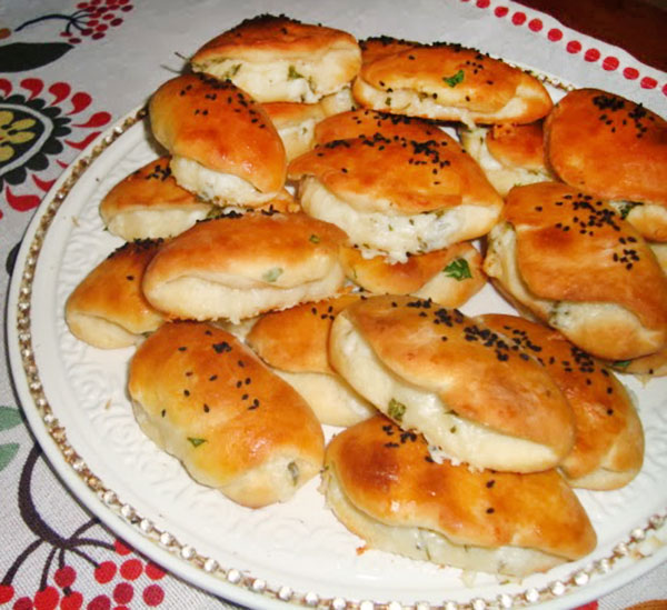 Gebäck mit Käse - Peynirli İçli Poğaça