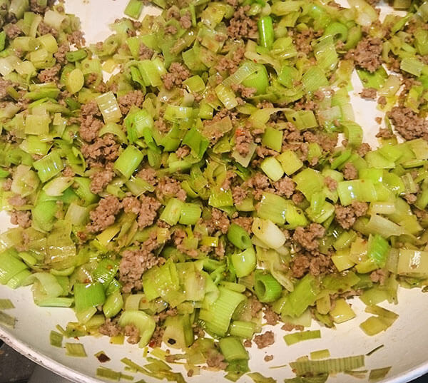 Börek mit Porree und Hack - Pırasalı Kıymalı Börek