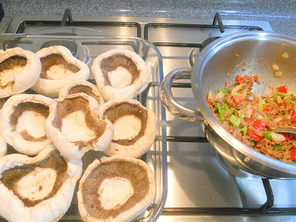 Gefüllte Champignons mit Hackfleisch - Kıymalı Mantar Dolması