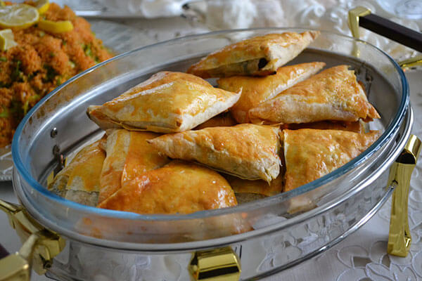 Börek mit Spinat und Pastirma - Pastırmalı Ispanaklı Börek