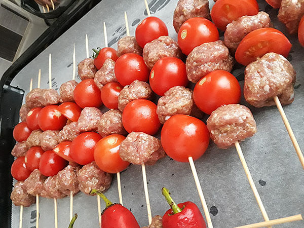 Hackbällchen mit Tomaten - Domatesli Fırın Köfte