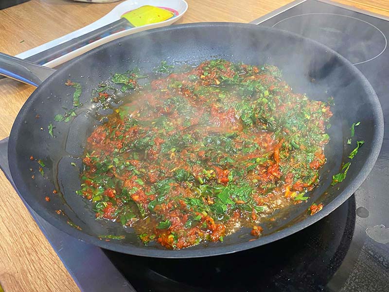 Linsenbällchen und Mercimek Köftesi - Türkische Vegan Spezialitäten